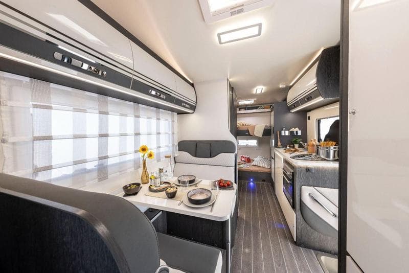 Motorhome – 6 Berth